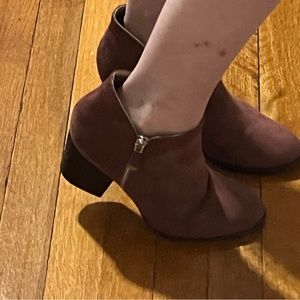 Mauve colored felt booties with zipper - 8.5